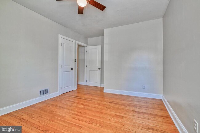 Building Photo - 6473 Blenheim Rd