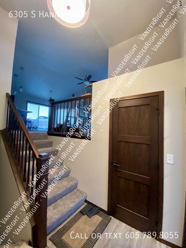 Building Photo - 6305 S Hannby Trl