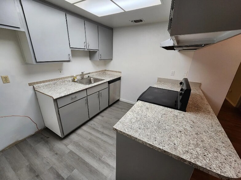 Building Photo - 6934 Sutro Ct