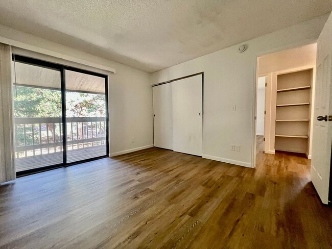 Building Photo - Fantastic 3-bedroom, 2-bathroom condo in desirable community