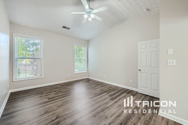 Building Photo - 733 Winbrook Dr