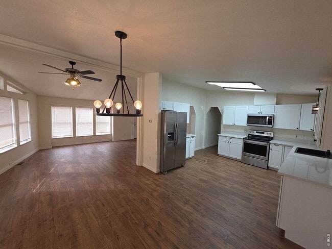 Building Photo - Beautifully Modern Home In Fort Morgan!