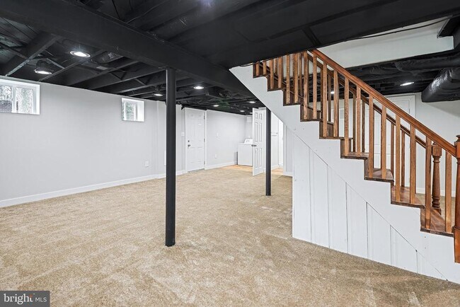 Building Photo - 821 Chesaco Ave