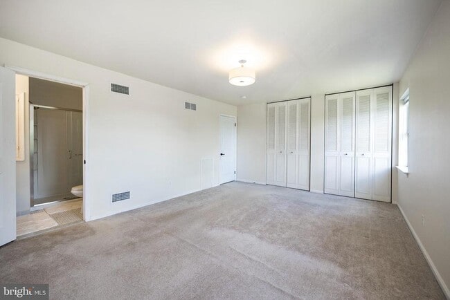Building Photo - 126 Lampeter Ct