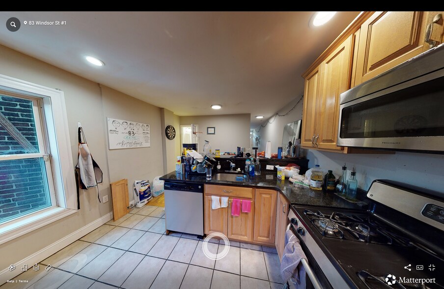 Building Photo - 83 Windsor St