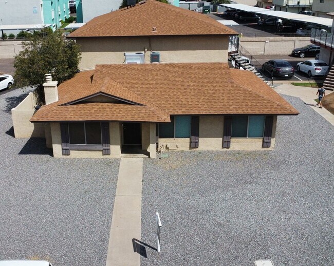 Building Photo - 3bd 2ba Townhouse - Recently Remodel!