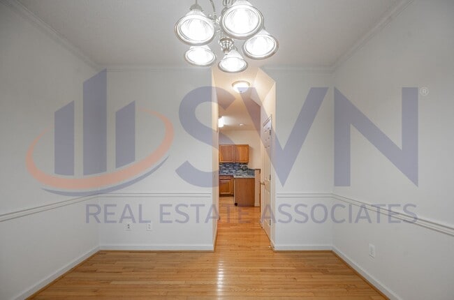 Building Photo - 15 Woodcliff Cir