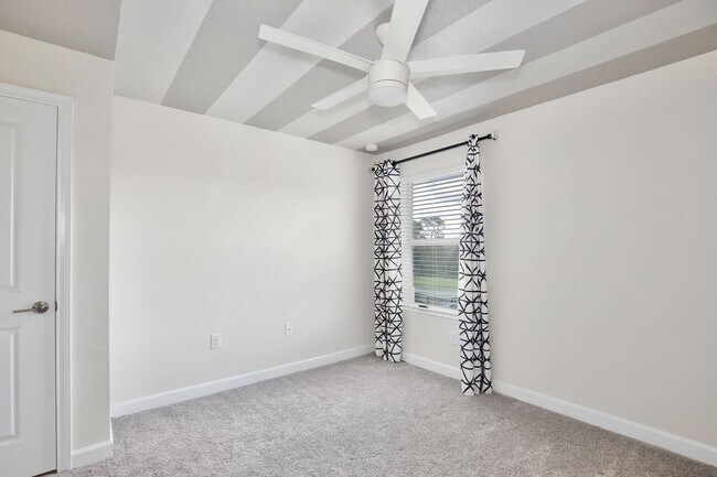 Building Photo - Former Model Townhome for Rent – Winter Ga...