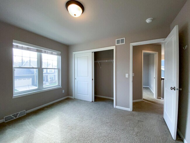 Building Photo - 9626 Sweet Autumn Dr