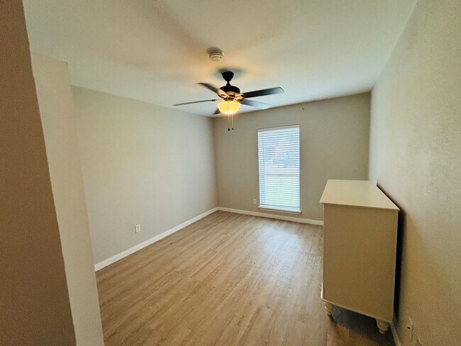 Building Photo - Charming home for lease in the heart of North Richland Hills!
