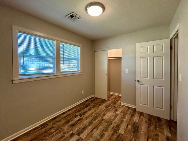 Building Photo - 3 Bedroom on S Glenn, Wichita KS!