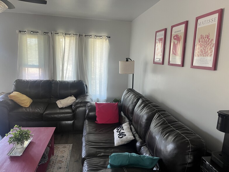 Building Photo - 4006 Essex Ave