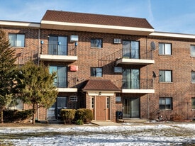 Building Photo - 972 N Rohlwing Rd