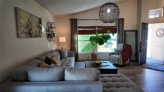 Building Photo - 723 Lady Diana Dr