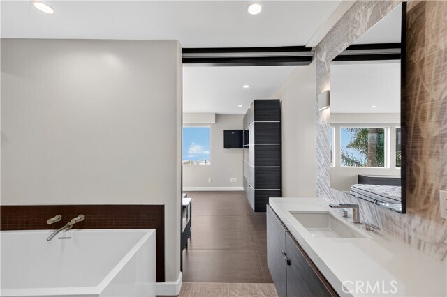 Building Photo - 855 Santa Ana St