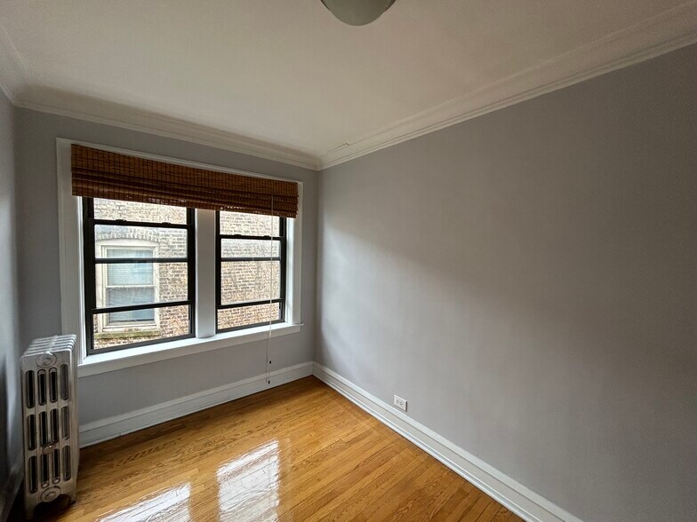Building Photo - 4630 N Wolcott Ave