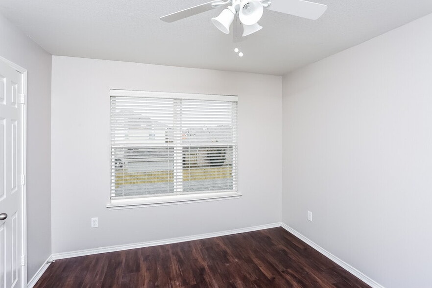 Building Photo - 5000 Caraway Dr