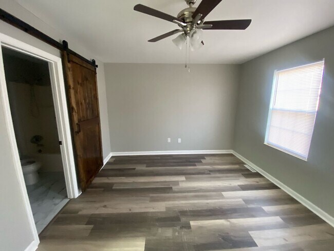 Building Photo - West Columbia Townhome Convenient To Airport, Lexington, and Downtown Columbia