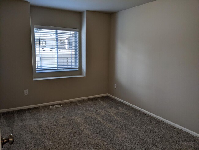 Building Photo - 4/2.5 Townhouse for rent in DuPont!