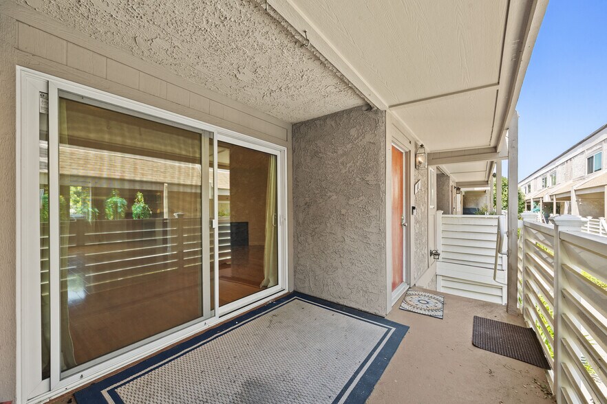 Building Photo - 18333 Hatteras St