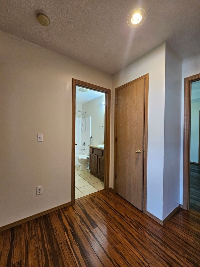 Building Photo - 842 Lorenza Dr