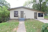 Building Photo - New On The Market!  3 Bedroom 1 Bath + Lar...