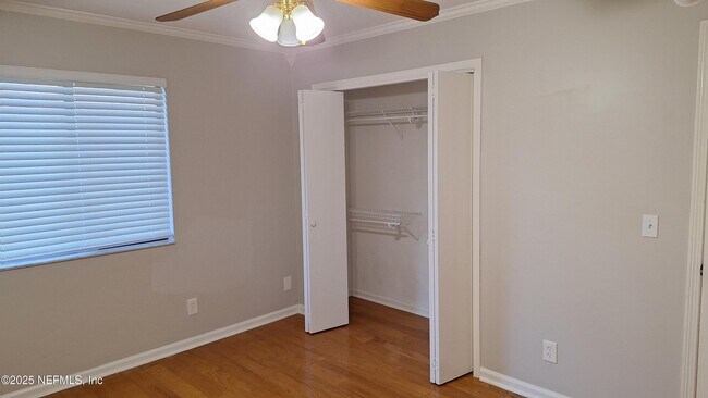 Building Photo - 10579 Castlebrook Dr