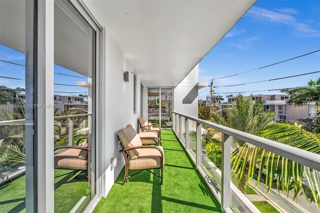 Building Photo - 9901 E Bay Harbor Dr