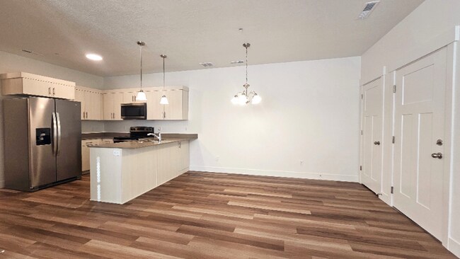 Building Photo - 13687 S Hanley Ln