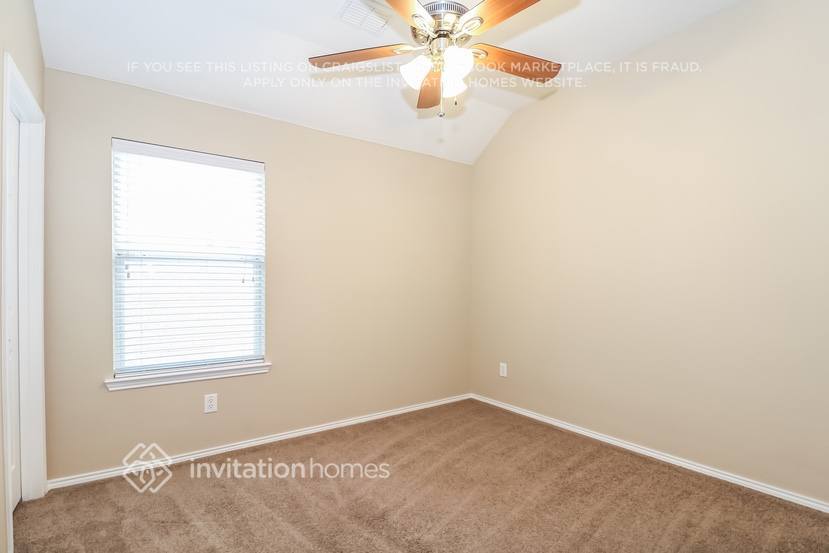 Building Photo - 15713 Landing Creek Ln