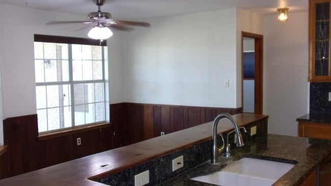 Building Photo - 1802 Goehmann Ln