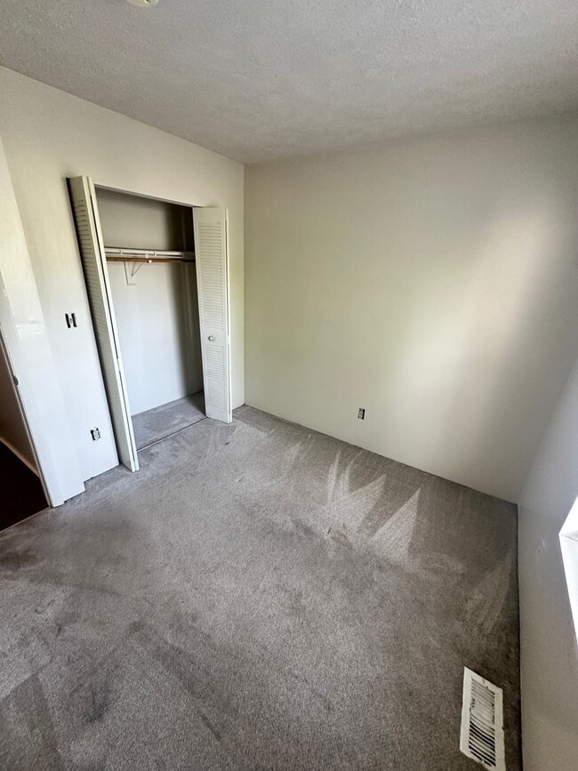 Building Photo - 144 Clover Valley Cir