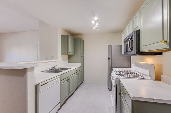 Building Photo - 8250 N Grand Canyon Dr