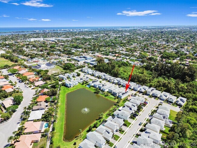 Building Photo - 1826 Lake Cove Dr