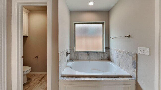 Building Photo - Luxury 5 Bedroom, 3 Bathroom, 3 Car Garage...