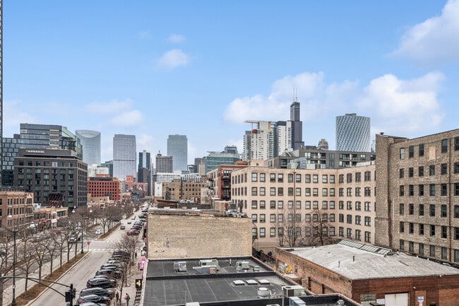 Building Photo - 1000 W Washington Blvd