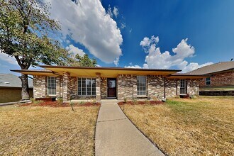 Building Photo - 1605 Brighton Dr