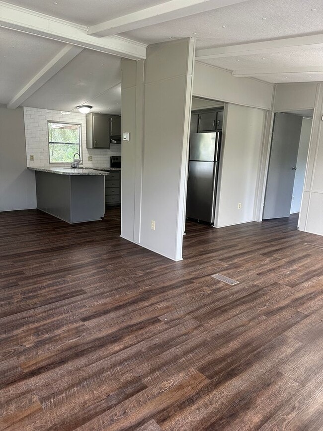 Building Photo - 103 Davis Rd E