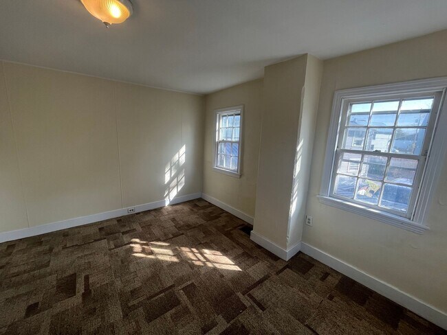 Building Photo - 436 N 2nd St