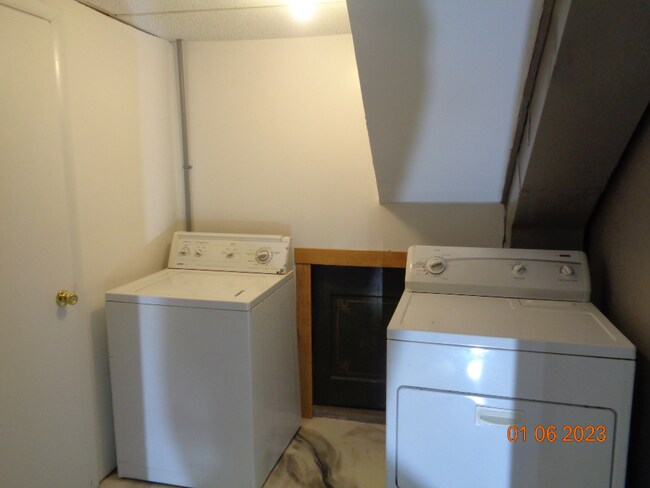 Building Photo - Nicely located close to Memorial Park and ...