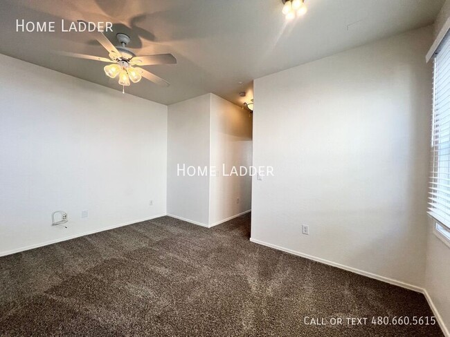 Building Photo - 1318 S Owl Dr