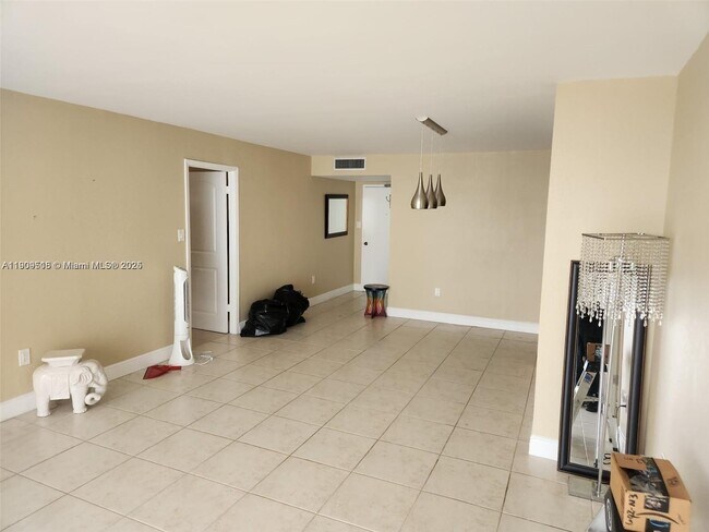 Building Photo - 18071 Biscayne Blvd