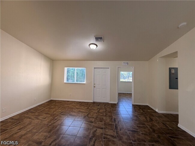 Building Photo - 762 Gallo Ave S