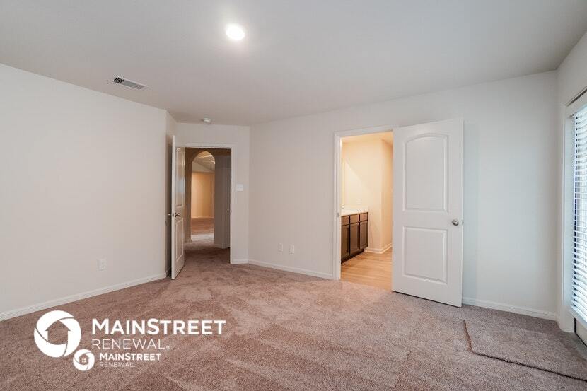 Building Photo - 26233 Raphael Dr