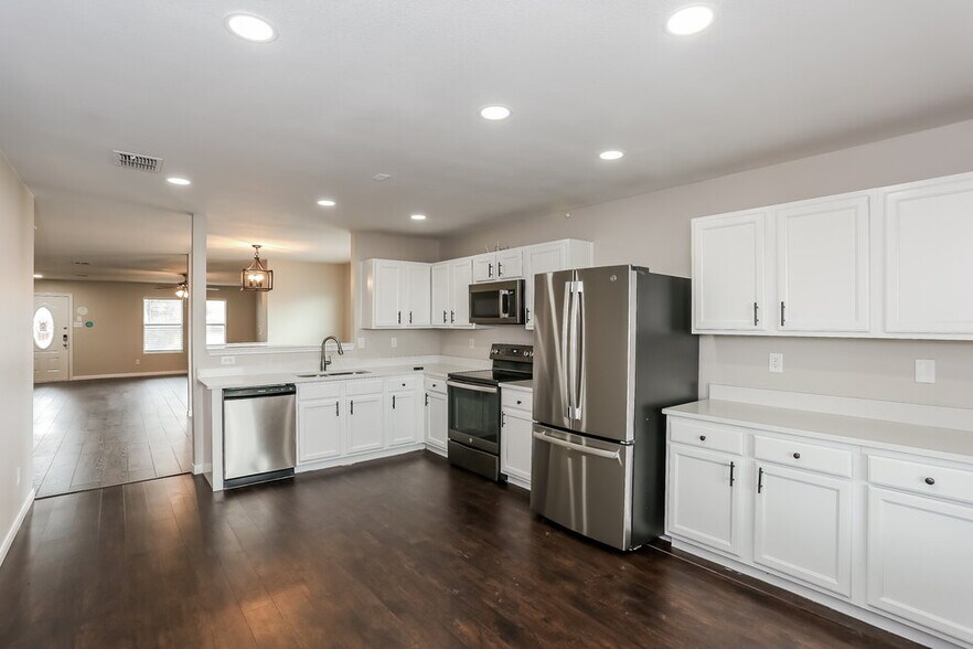 Building Photo - 6019 Guilia Dr