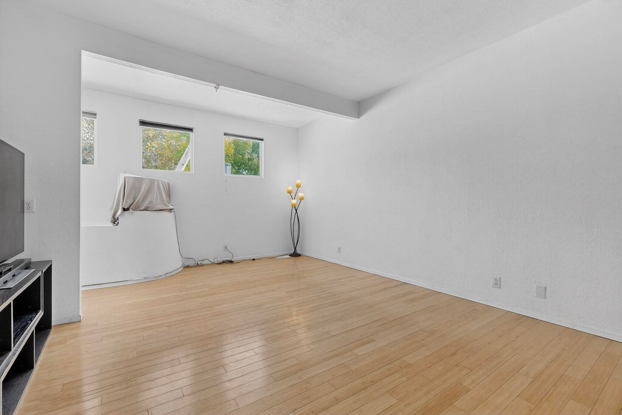 Building Photo - 5528 Overlook Dr NE