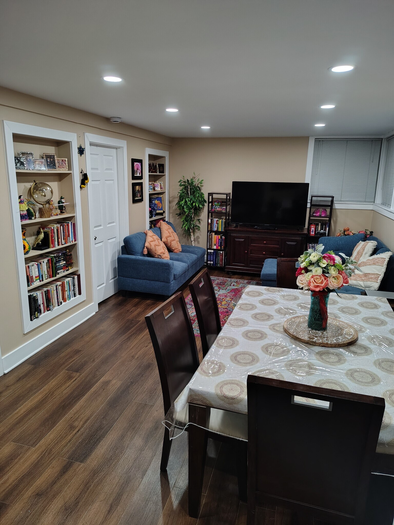 Building Photo - 6462 N Lehigh Ave