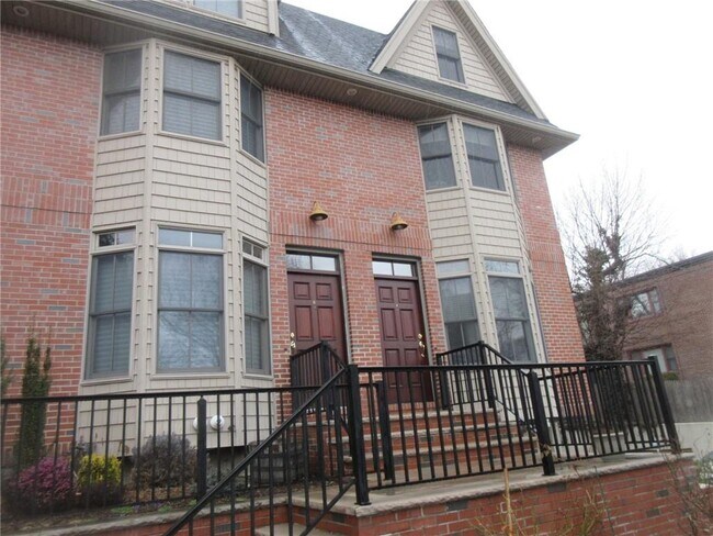 Primary Photo - 270 Waterman St