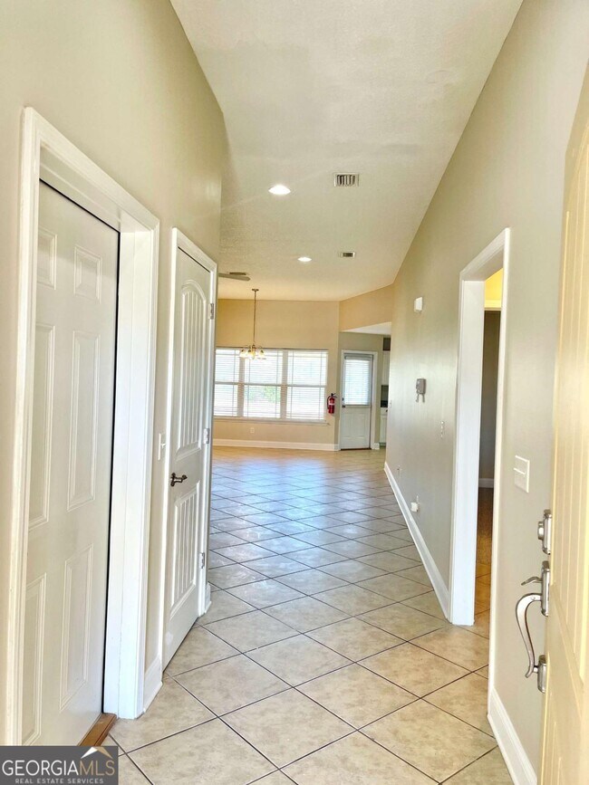 Building Photo - 17 Fox Path