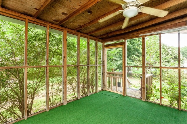 Building Photo - 1012 Windward Psge